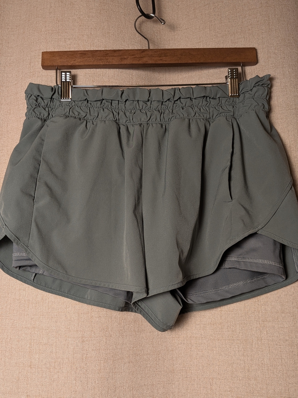 Avia Women's Running Shorts Gray L (12-14) Built-In Liner Zip Pocket Athletic